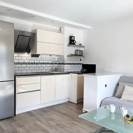 T2 Climatise Avec Piscine, Terrasse, Parking Et Wi-fi - 4 Couchages, - Fr-1-251-540 *